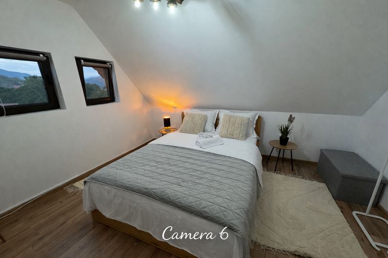 Cameră matrimonială la mansardă